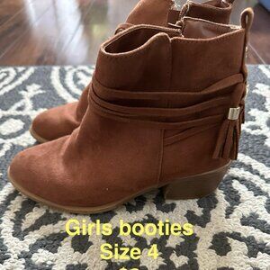 Girls faux suede booties